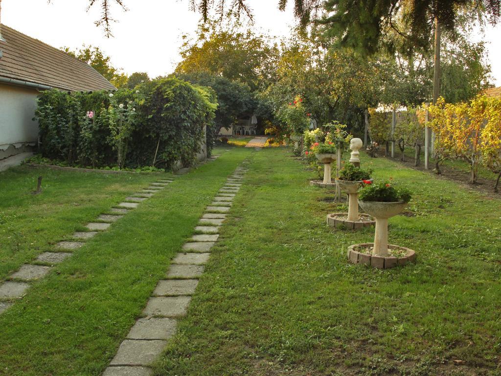 Natura Vendeghaz Pazmand Exterior foto